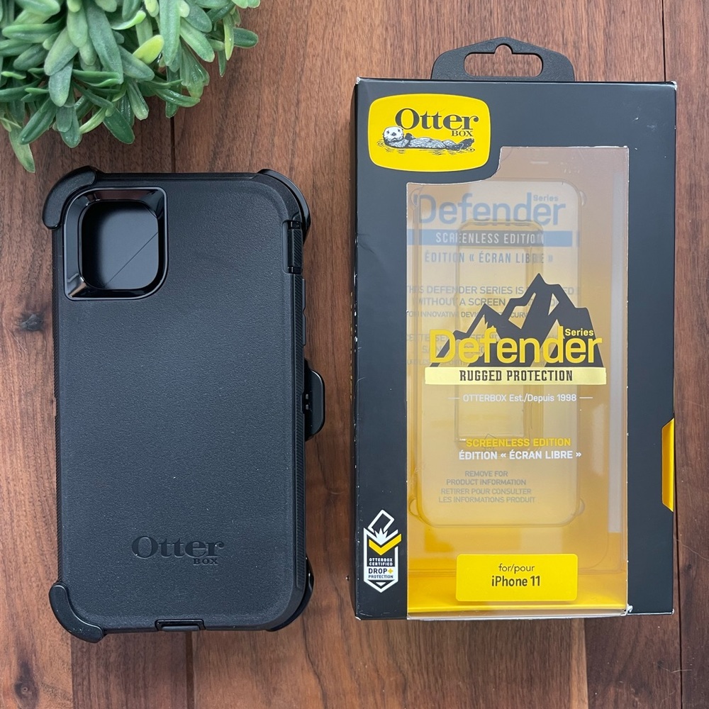 OTTERBOX Defender Series iPhone 11 Case & Clip | NWT BNIB